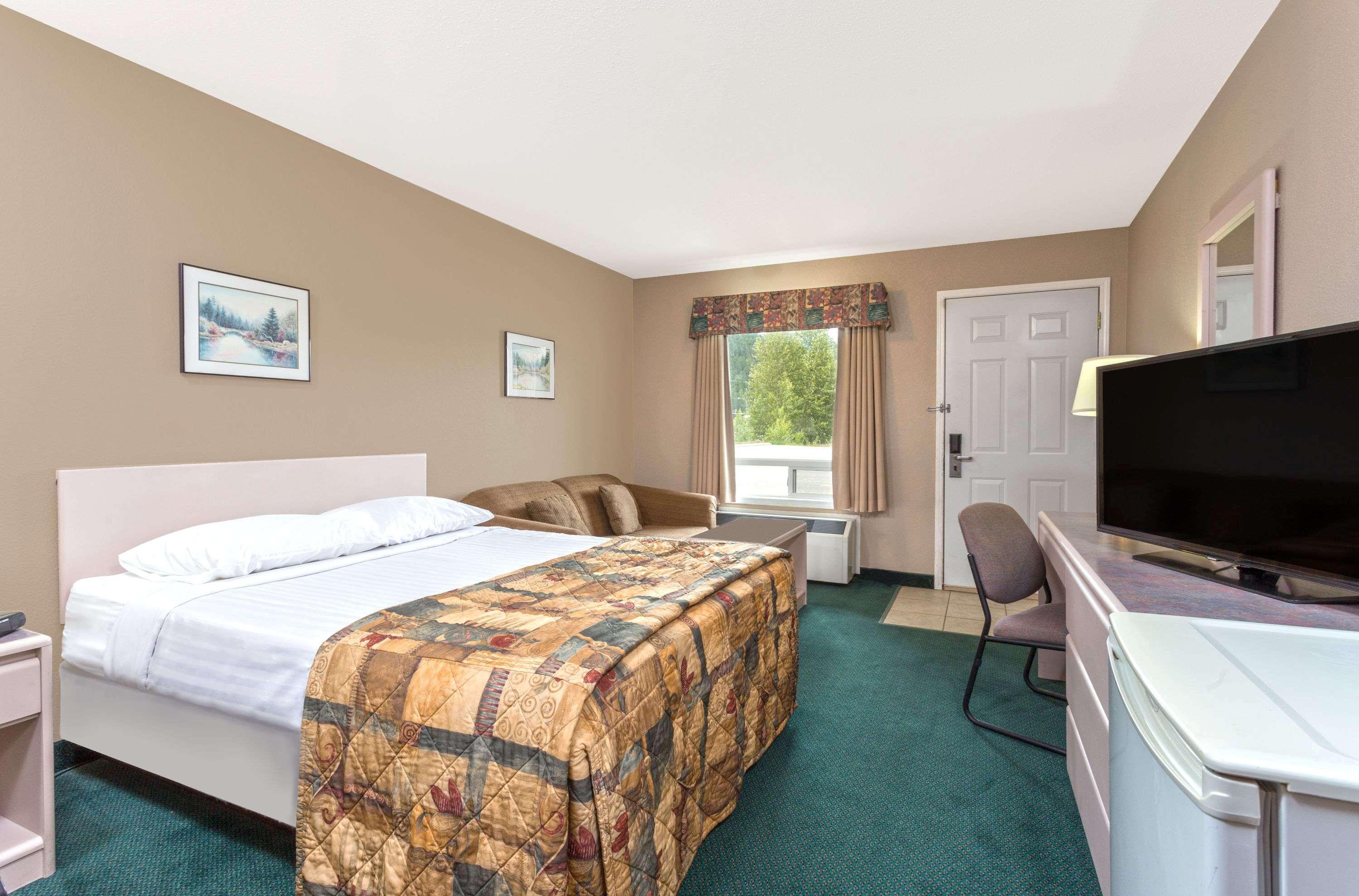 Super 8 By Wyndham Golden Exterior foto