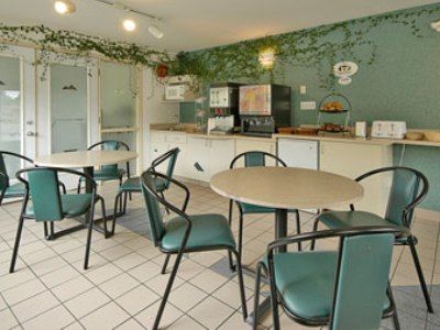 Super 8 By Wyndham Golden Restaurante foto